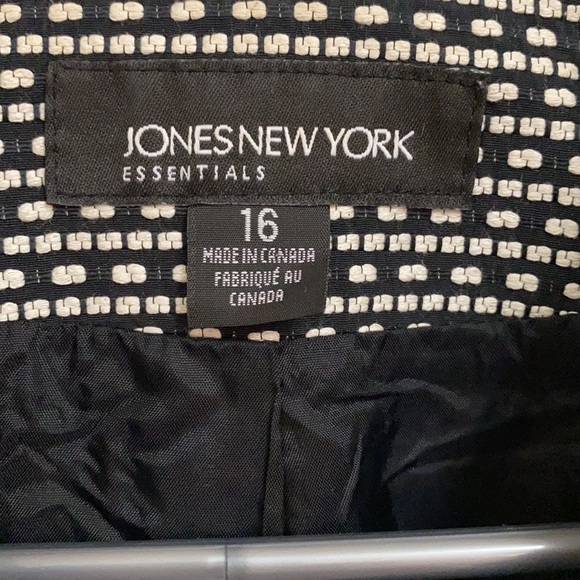 Blazer - Picture 2 of 2